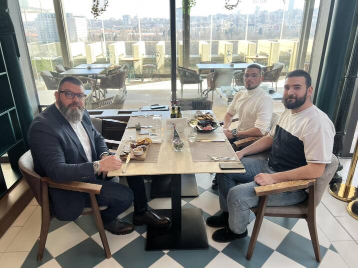 Евроинс подкрепя младите таланти на България чрез инициативата „Обядвай с шефа“